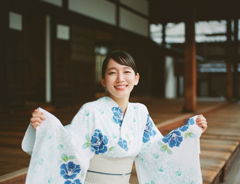 吉岡里帆 Wアニバーサリー写真集「日日」 スペシャルBOX版